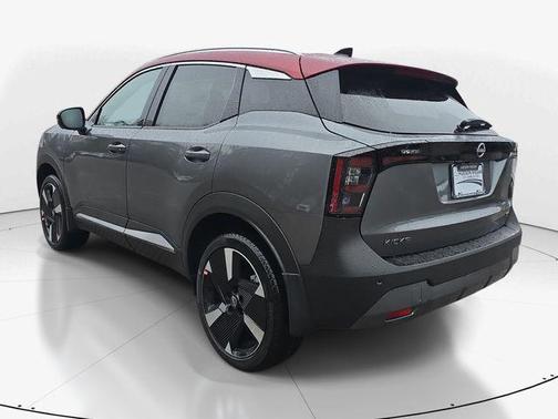 Gun Metallic/Scarlet Ember Tintcoat 2026 Nissan Kicks SR