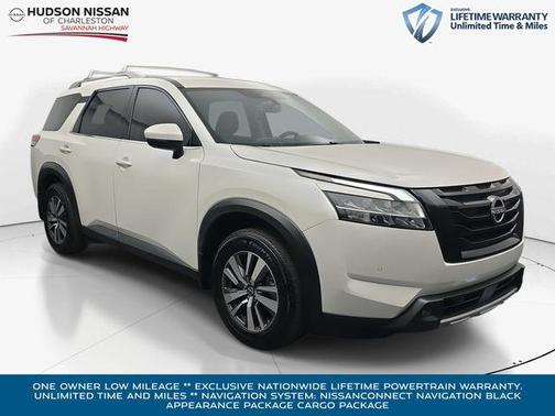 2023 Nissan Pathfinder SL FWD