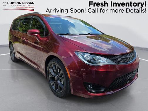 Velvet Red Pearlcoat 2019 Chrysler Pacifica Touring L