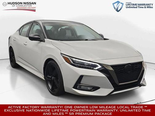 Aspen White Tricoat/Super Black 2023 Nissan Sentra SR