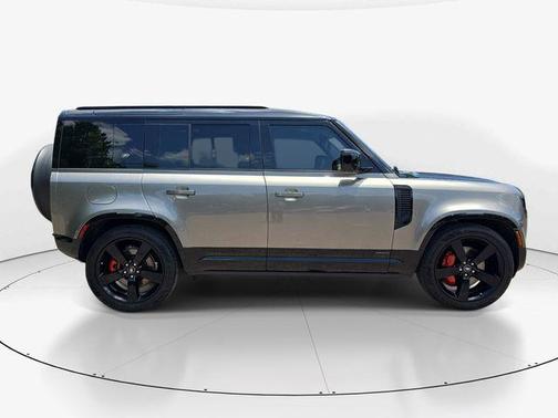Silicon Silver Premium Metallic 2024 Land Rover Defender 110 P400 X