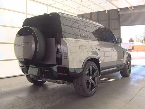 Silicon Silver Premium Metallic 2024 Land Rover Defender 110 P400 X