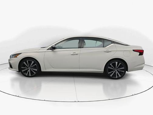 2022 Nissan Altima SR FWD