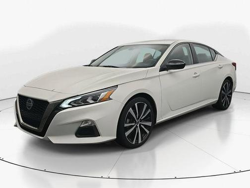 2022 Nissan Altima SR FWD