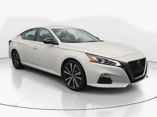 2022 Nissan Altima SR FWD