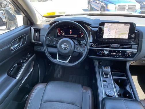 2023 Nissan Pathfinder Platinum 4WD