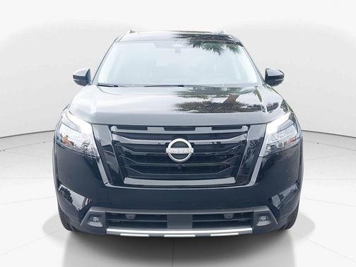 2025 Nissan Pathfinder Platinum FWD