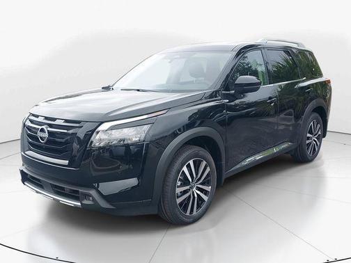 2025 Nissan Pathfinder Platinum FWD
