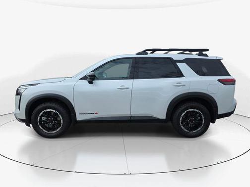 Everest White Pearl Tricoat 2026 Nissan Pathfinder Rock Creek