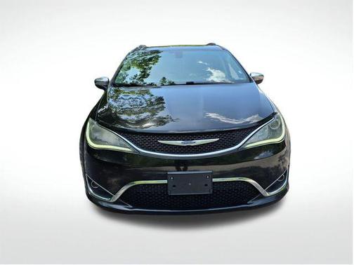 Brilliant Black Crystal Pearlcoat 2020 Chrysler Pacifica Limited
