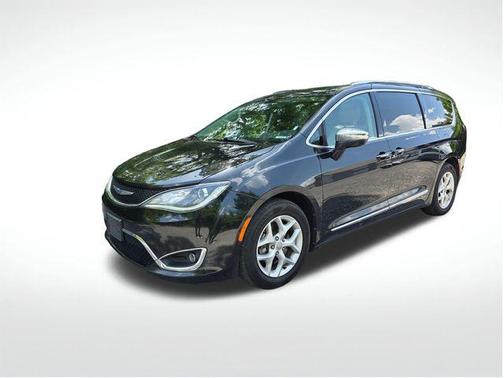Brilliant Black Crystal Pearlcoat 2020 Chrysler Pacifica Limited