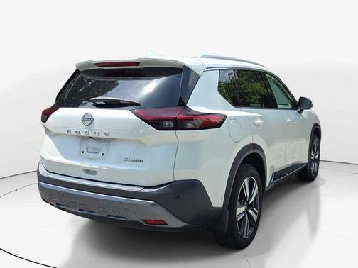 Pearl White Tricoat 2023 Nissan Rogue SL