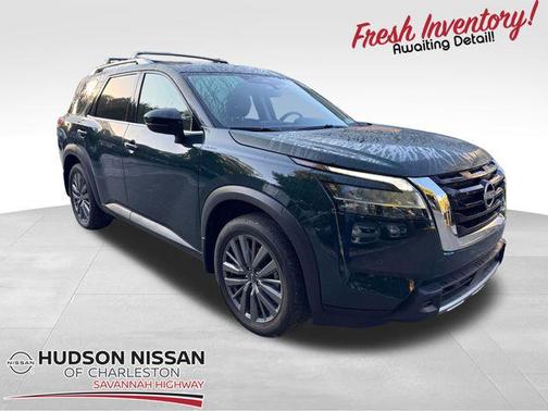 2024 Nissan Pathfinder SL FWD