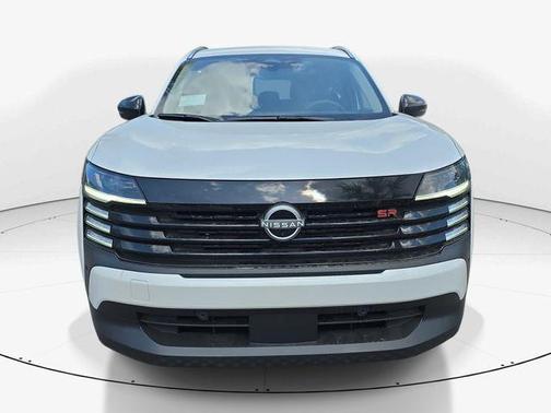 Aspen White Tricoat 2026 Nissan Kicks SR