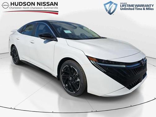 Aspen Aspen White TriCoat/Super Black Two-Tone 2026 Nissan Sentra SR