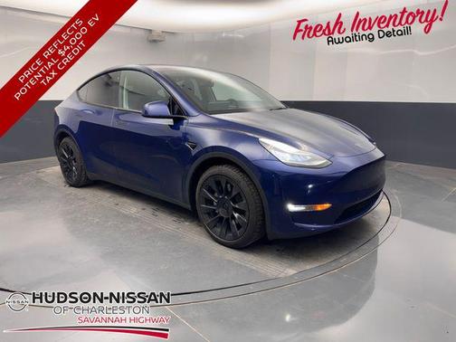 2022 Tesla Model Y Long Range Dual Motor All-Wheel Drive