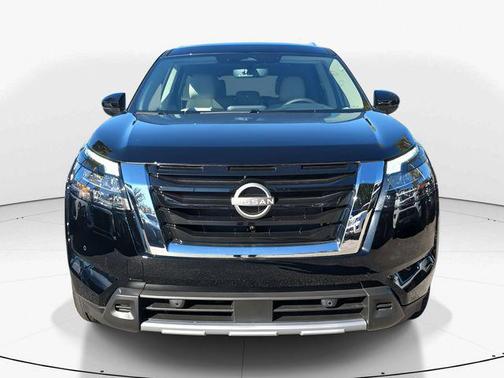 2025 Nissan Pathfinder SL FWD