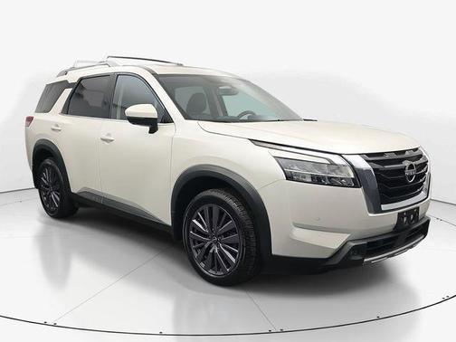 2023 Nissan Pathfinder SL 4WD