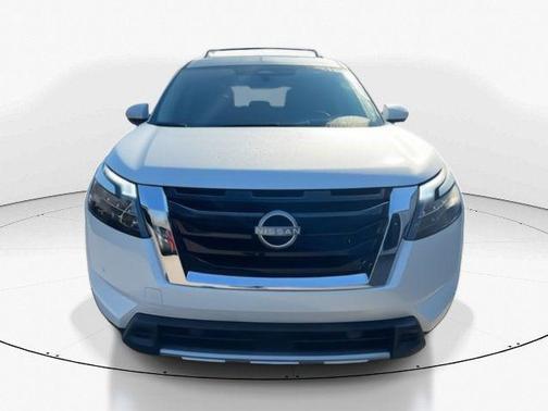 2025 Nissan Pathfinder Platinum 4WD