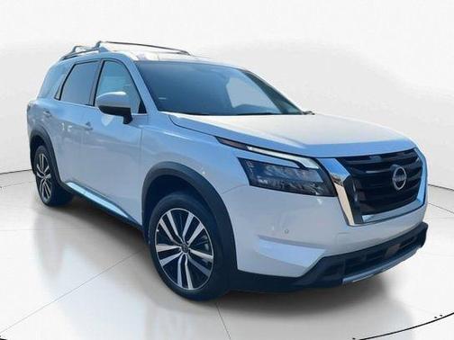 2025 Nissan Pathfinder Platinum 4WD