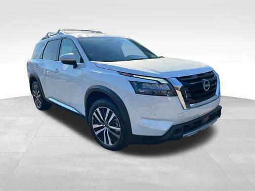 2025 Nissan Pathfinder Platinum 4WD