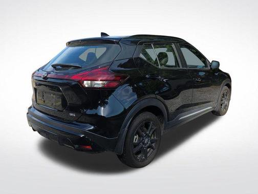 Super Black 2023 Nissan Kicks SR
