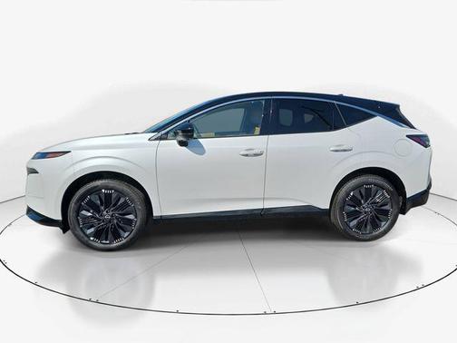 Everest White Pearl Tricoat/Super Black 2026 Nissan Murano Platinum