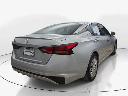 Brilliant Silver Metallic 2021 Nissan Altima S FWD