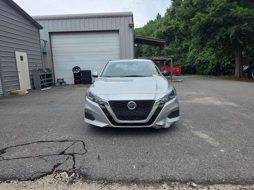 Brilliant Silver Metallic 2021 Nissan Altima S FWD
