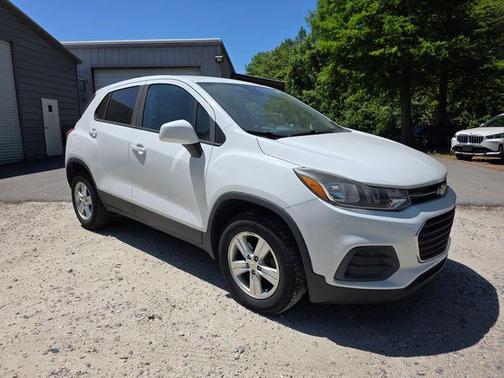 Summit White 2018 Chevrolet Trax LS