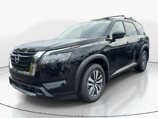 2025 Nissan Pathfinder SL FWD