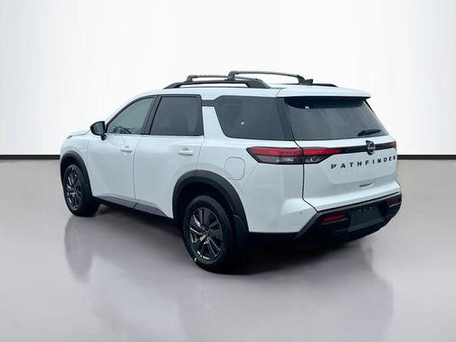 Everest White Pearl Tricoat 2026 Nissan Pathfinder SV