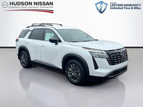 Everest White Pearl Tricoat 2026 Nissan Pathfinder SV