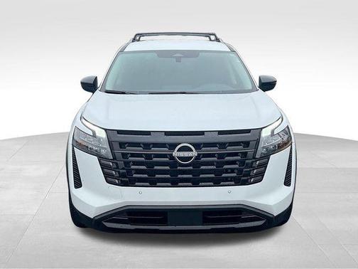 Everest White Pearl Tricoat 2026 Nissan Pathfinder SV