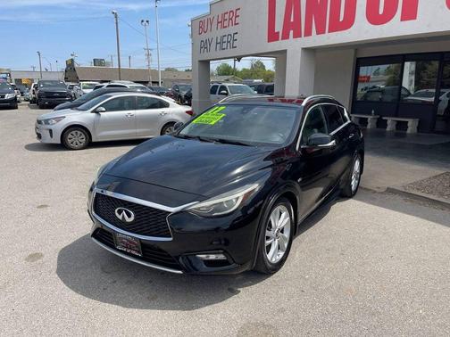 2017 INFINITI QX30 Premium