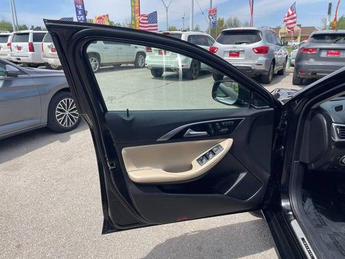 2017 INFINITI QX30 Premium