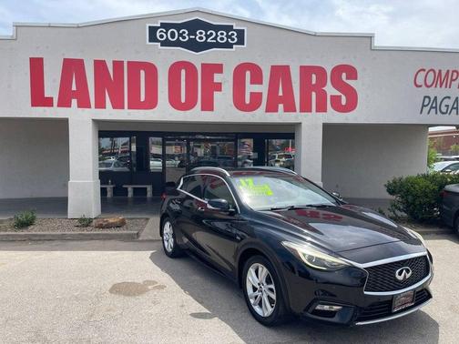 2017 INFINITI QX30 Premium