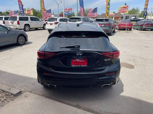 2017 INFINITI QX30 Premium