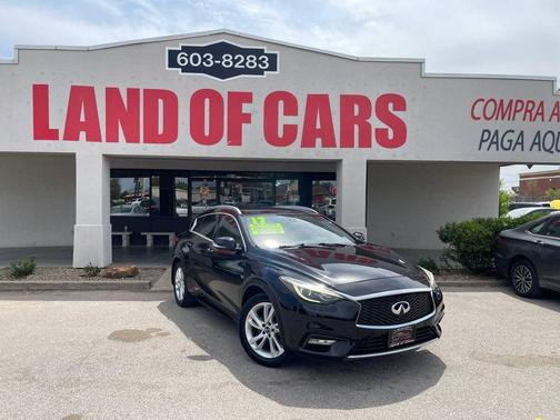2017 INFINITI QX30 Premium