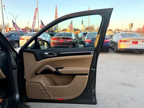 2014 Porsche Cayenne Platinum Edition