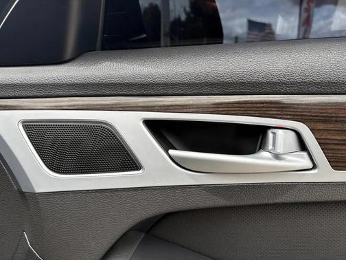 Caspian Black 2015 Hyundai Genesis 3.8