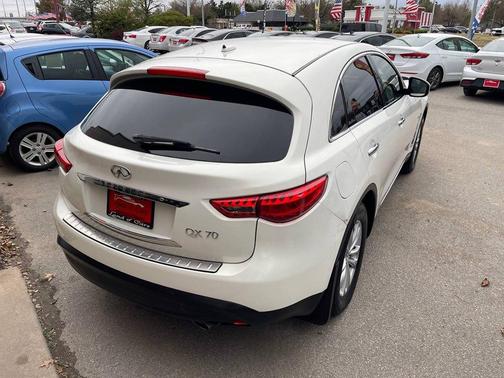 2015 INFINITI QX70 Base