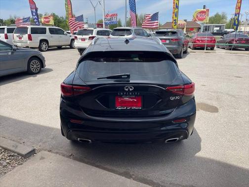 2017 INFINITI QX30 BASE