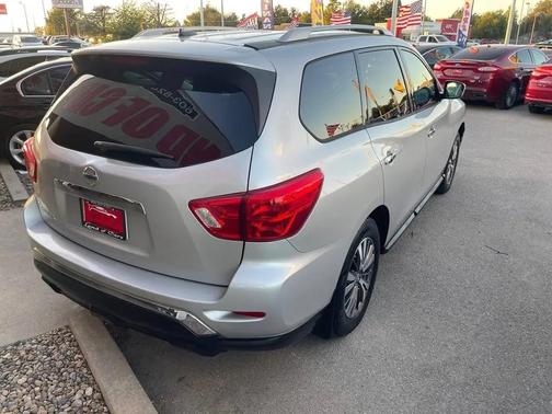 Brilliant Silver Metallic 2017 Nissan Pathfinder S