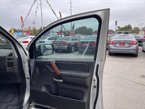 2004 INFINITI QX56 Base