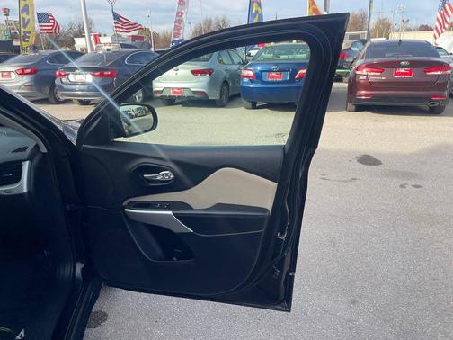 2017 Jeep Cherokee Sport