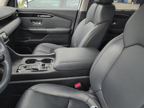 Platinum White Pearl 2024 Honda Pilot