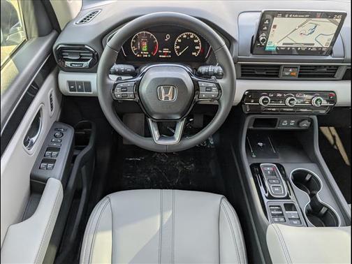 2025 Honda Pilot Touring 8-Passenger