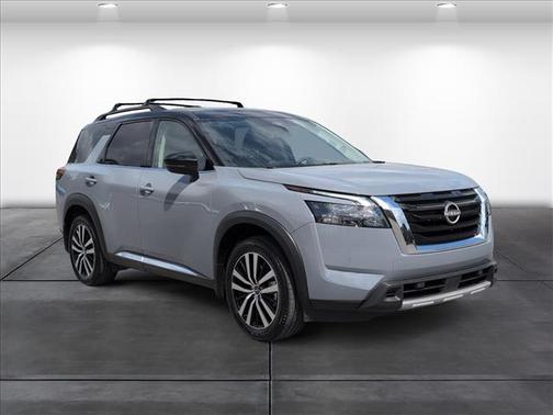 2025 Nissan Pathfinder Platinum FWD