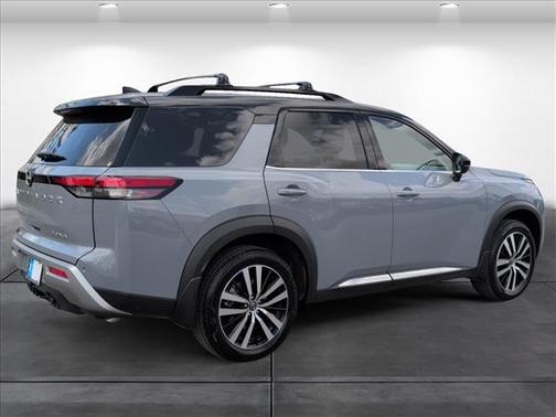 2025 Nissan Pathfinder Platinum FWD